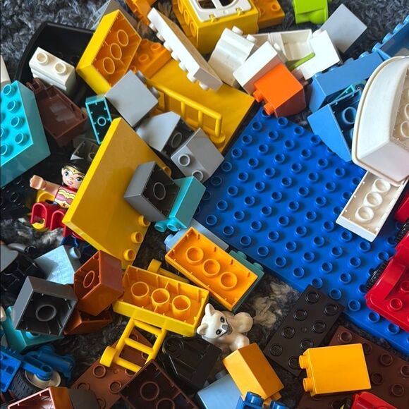 Bundle of Lego Duplo Blocks and Carrying Case - Picture 5 of 11